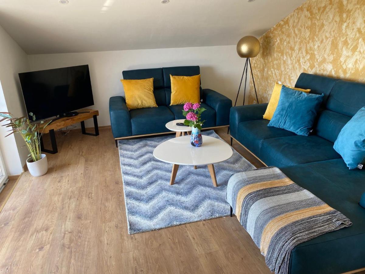Andrea, Premium Three Bedroom Apartment, Entire Floor 卡斯塔 外观 照片