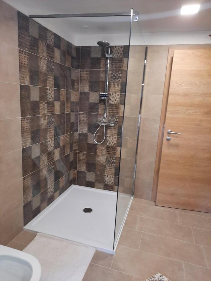 Andrea, Premium Three Bedroom Apartment, Entire Floor 卡斯塔 外观 照片