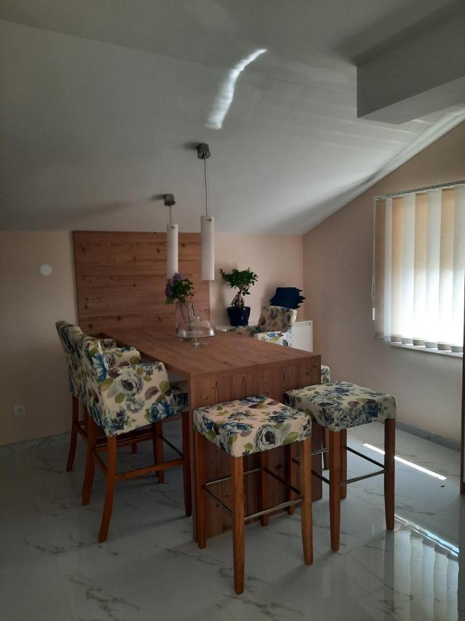 Andrea, Premium Three Bedroom Apartment, Entire Floor 卡斯塔 外观 照片