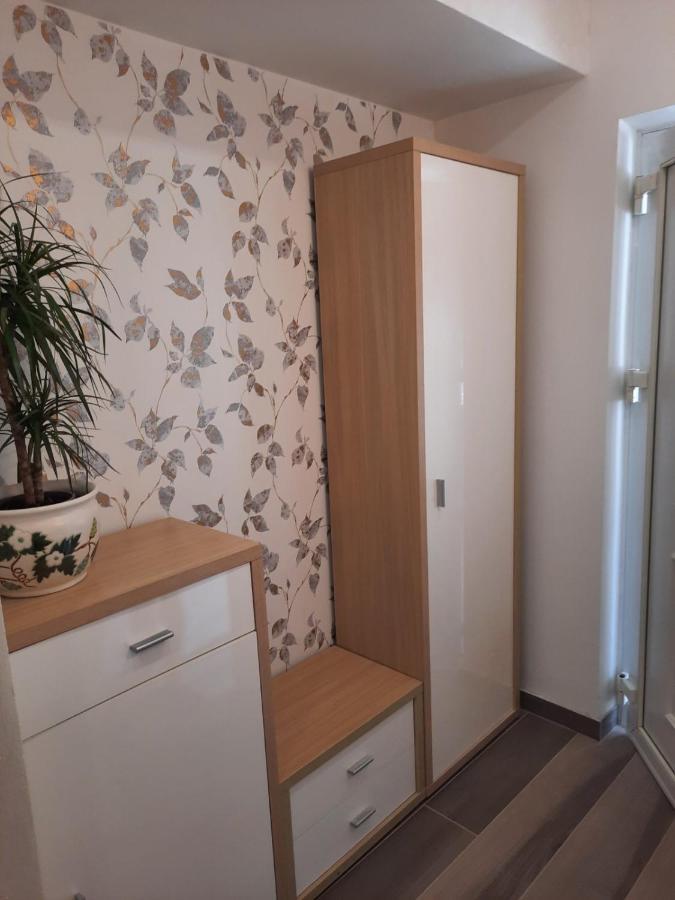 Andrea, Premium Three Bedroom Apartment, Entire Floor 卡斯塔 外观 照片