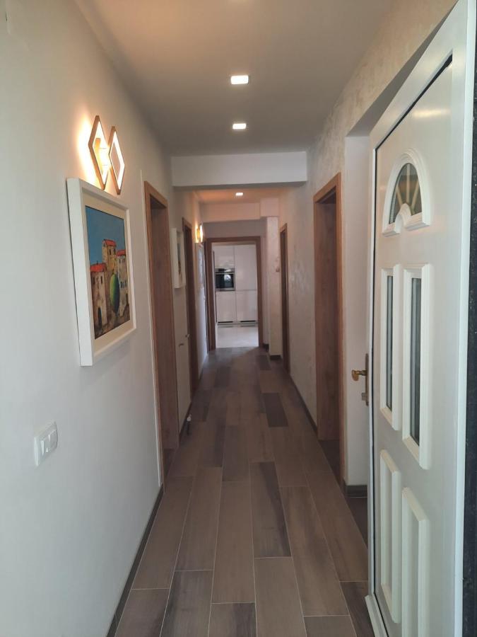 Andrea, Premium Three Bedroom Apartment, Entire Floor 卡斯塔 外观 照片